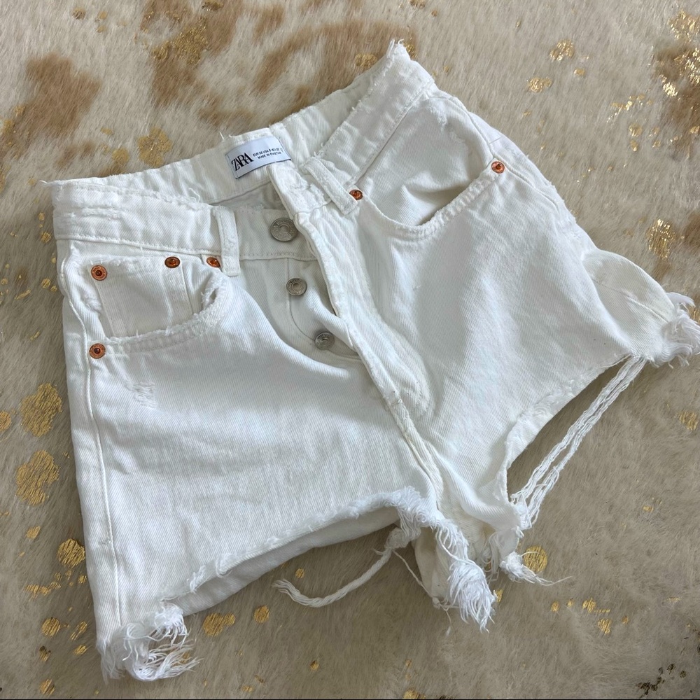 Zara Ripped Cheeky High Waisted Shorts 🤍